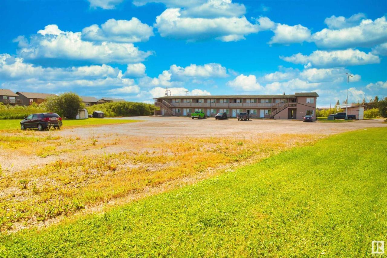 Kings Court Motel Cold Lake Ngoại thất bức ảnh