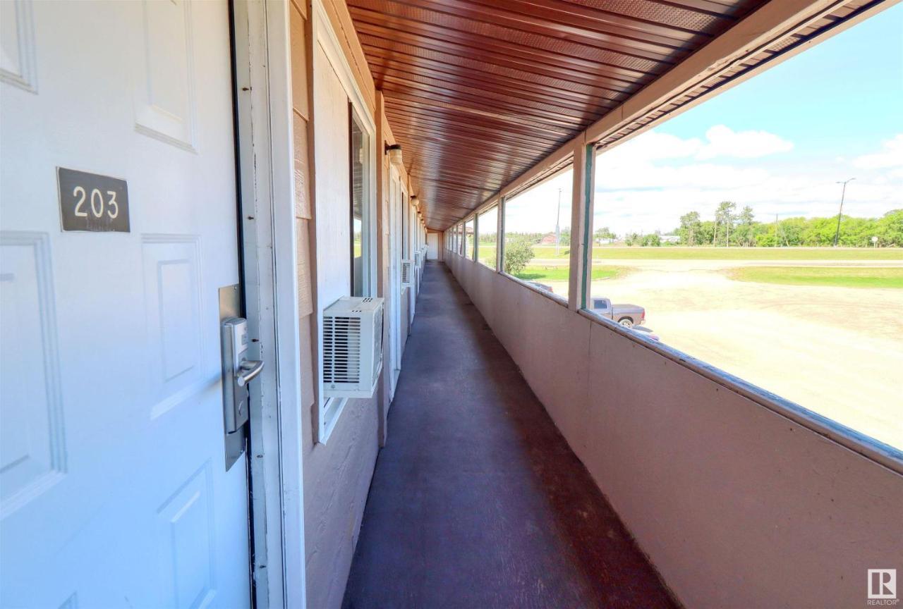Kings Court Motel Cold Lake Ngoại thất bức ảnh
