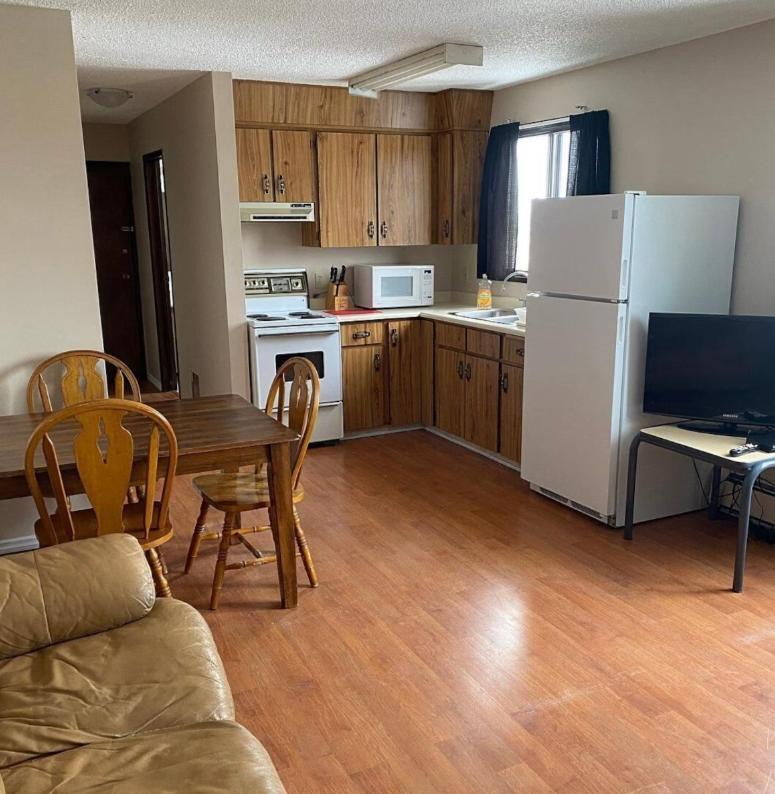 Kings Court Motel Cold Lake Ngoại thất bức ảnh